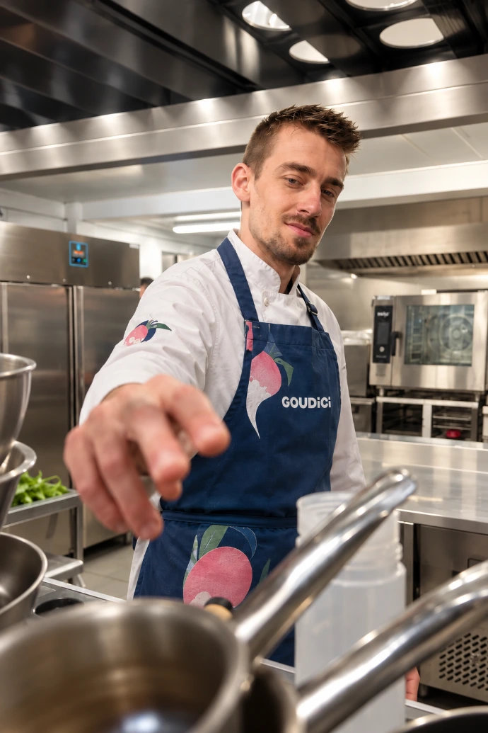Cuisine des plateaux repas en atelier