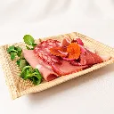 05_entree_charcuterie_vue_face.webp